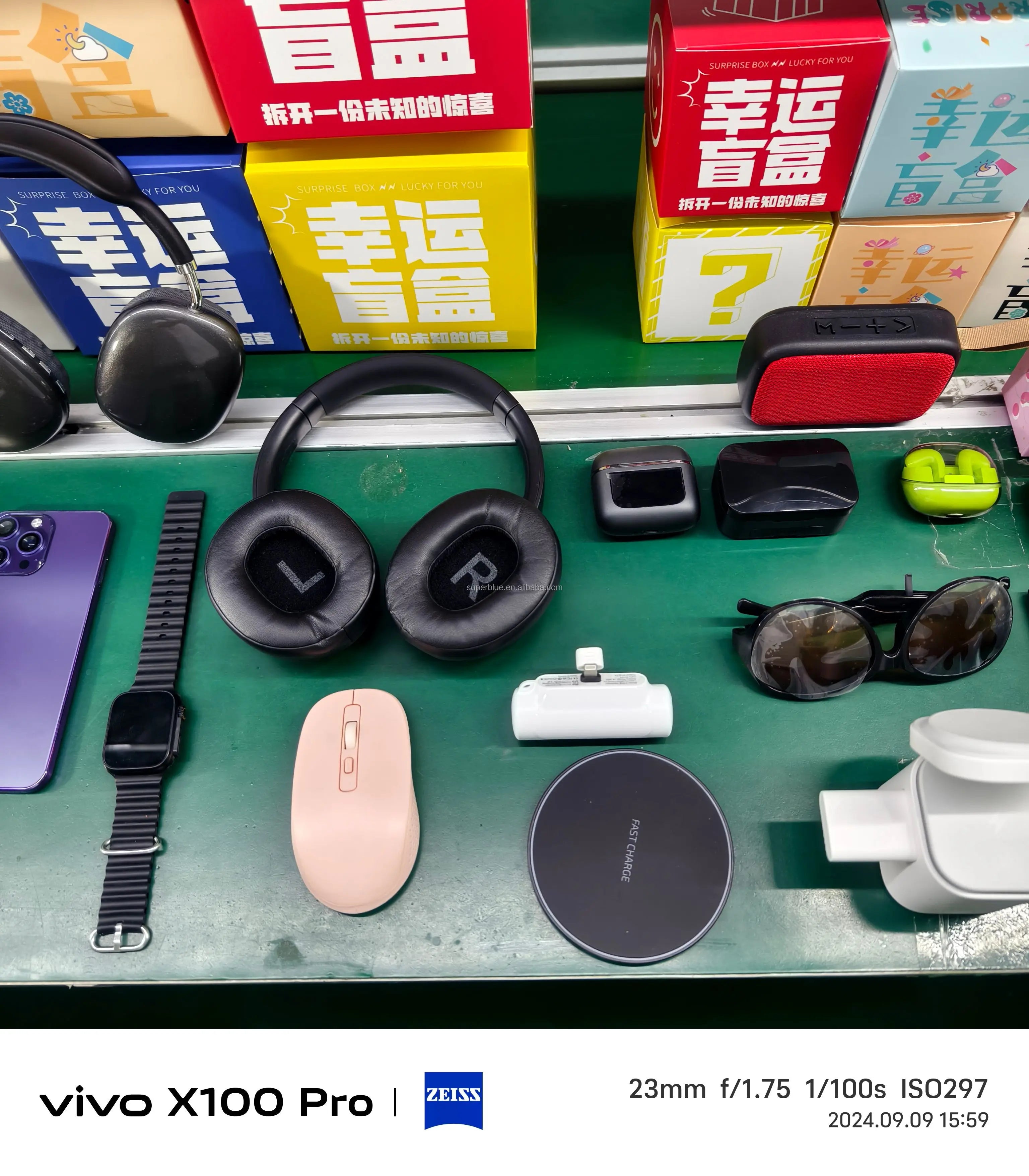 Creative Surprise Explosion Box Gift for Holidays Dual Camera GPS 4G Shape for Sleep Tracker Calendar Email Functions SIM Slot